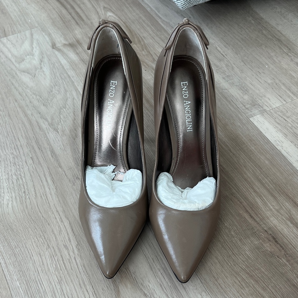 Enzo Angiolini Tan Heels Classic Pointed-Toe Pumps